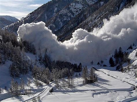 Snow avalanche (2) - sound effect