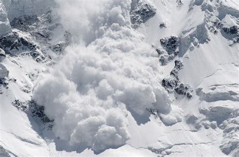 Snow avalanche, ice crack - sound effect