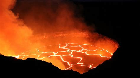 Inside the volcano, gurgling lava - sound effect