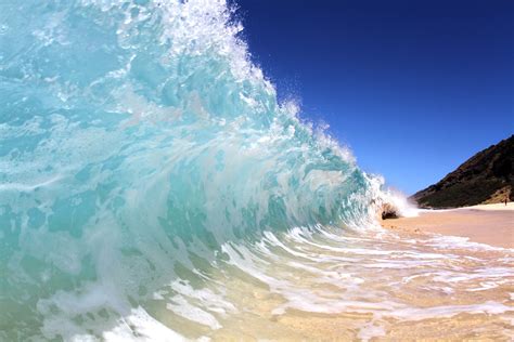 Tsunami (high waves) - sound effect