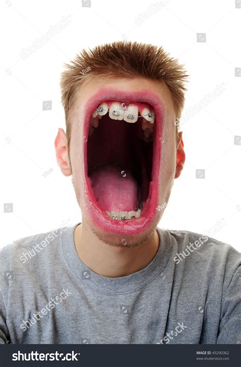 Piercing male scream - sound effect