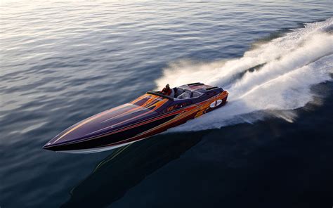 Powerboat: high speed, throttle on approach, stop - sound effect