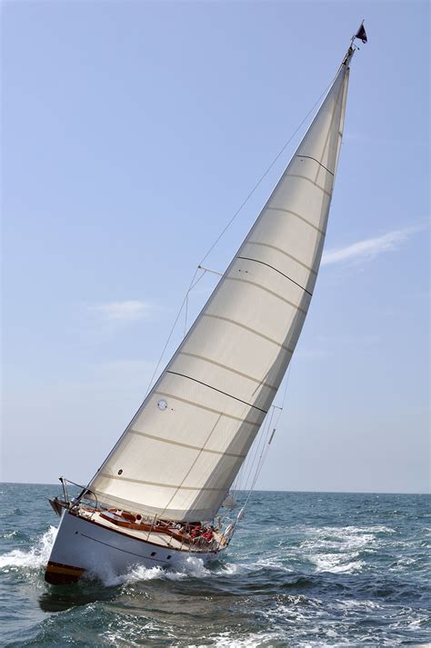 Sailboat: rigging creak, rynda - sound effect