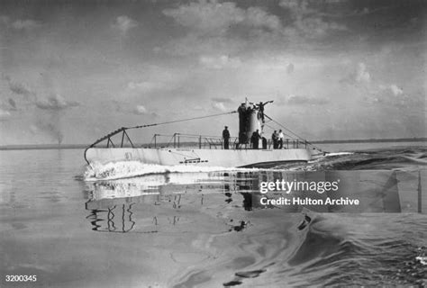 Passage of german submarine u1 (recording under water) - sound effect