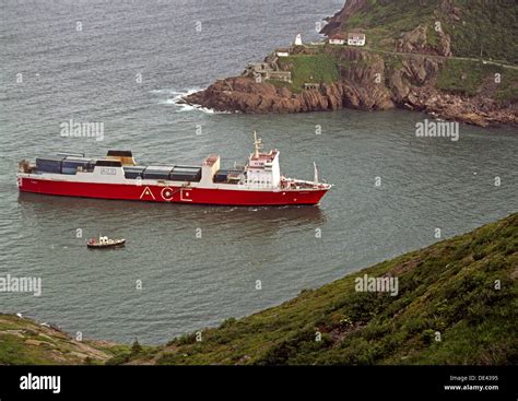 Ship entering the harbor - sound effect