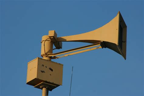 Air raid sound (military siren)