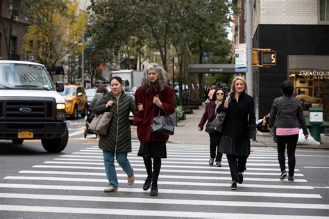 Pedestrians on the street - sound effect
