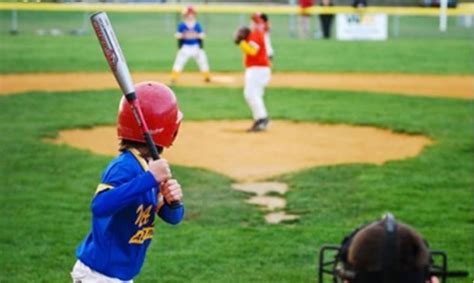 Children play baseball, general atmosphere - sound effect