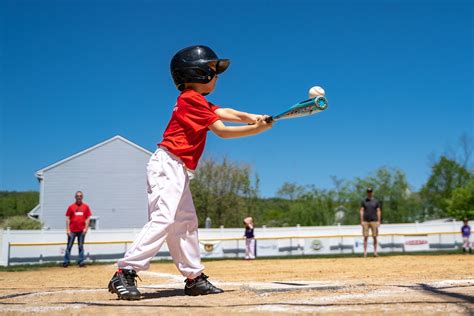 Children play baseball, general atmosphere - sound effect