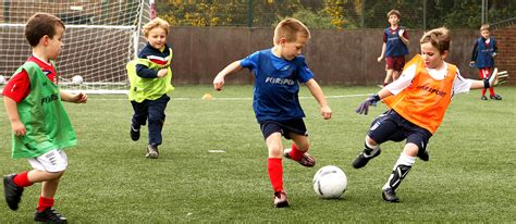 Children play football: screams, whistle of the coach - sound effect