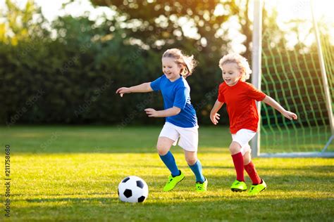 Children play football: screams, whistle of the coach - sound effect