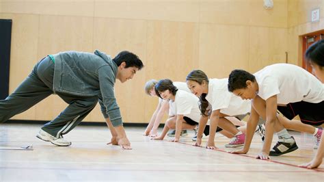 Children play in the gymnasium - sound effect