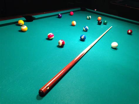 Billiards: breaking, the ball is pocketed - sound effect