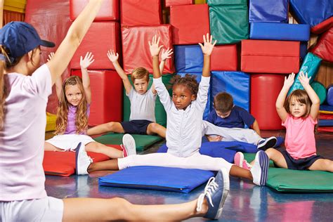 Children playing in the gym - sound effect