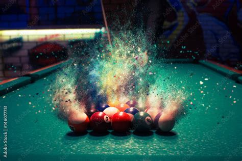 Billiard table, smashed balls - sound effect