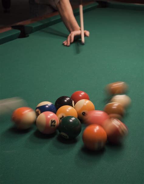 Billiard table, hitting the ball - sound effect