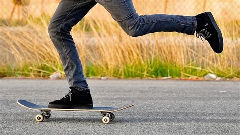 Skateboarding and sudden stop - sound effect