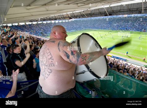 Football, fan drums - sound effect