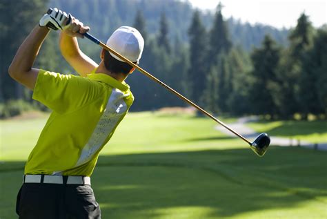 Golf: hitting the ball - sound effect
