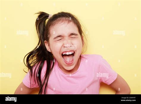 Children scream with joy - sound effect