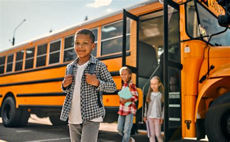 Children on the school bus: general atmosphere - sound effect