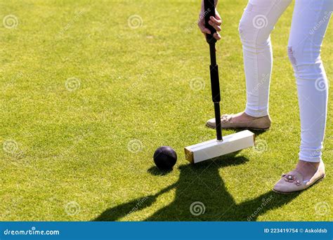 Croquet, hitting the ball - sound effect