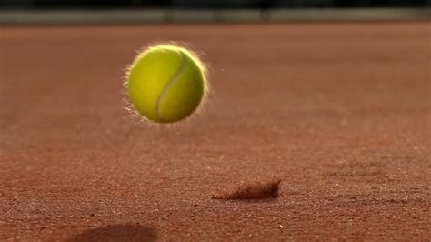 Tennis ball bouncing on asphalt - sound effect