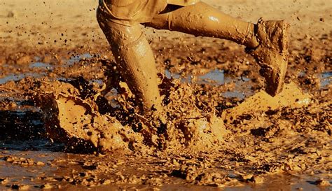 Man running through mud - sound effect