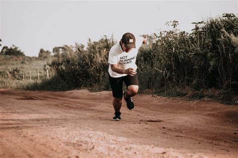 Man running on a metal surface - sound effect