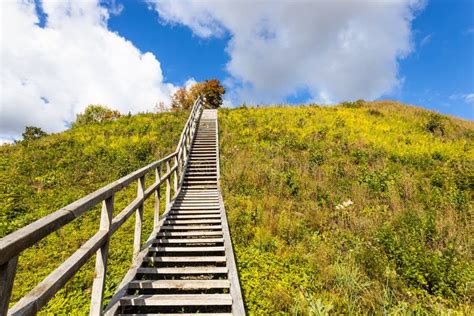 Climbing down the wooden stairs - sound effect