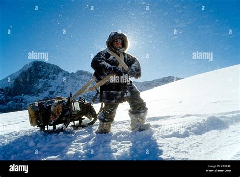 Dragging something in the snow - sound effect