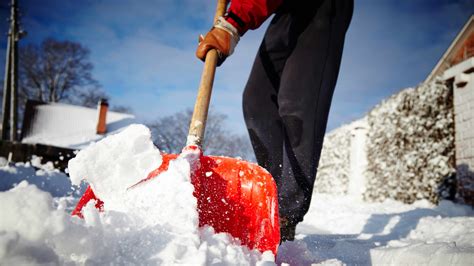 Shoveling snow - sound effect