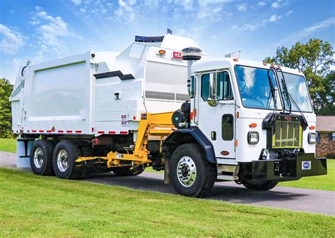 Loading a garbage truck - sound effect