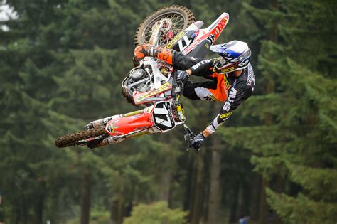 Motocross, motorcycle racing - sound effect