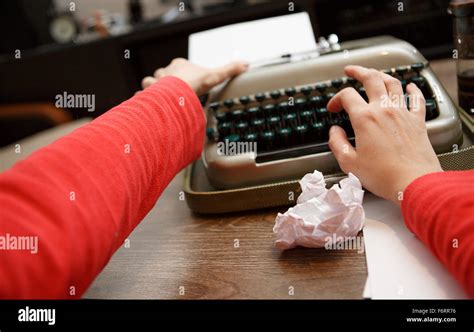 Working on a typewriter - sound effect