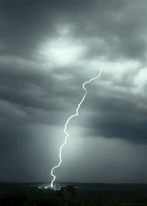 Long roll of thunder, rain - sound effect