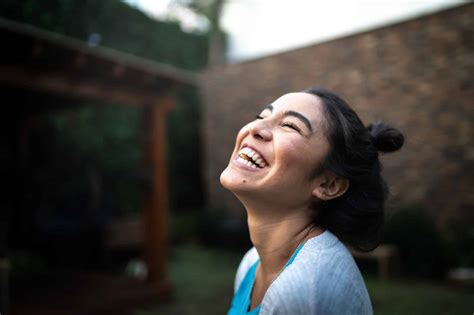 Laughter of a man, laughter of a woman, simultaneous laughter - sound effect