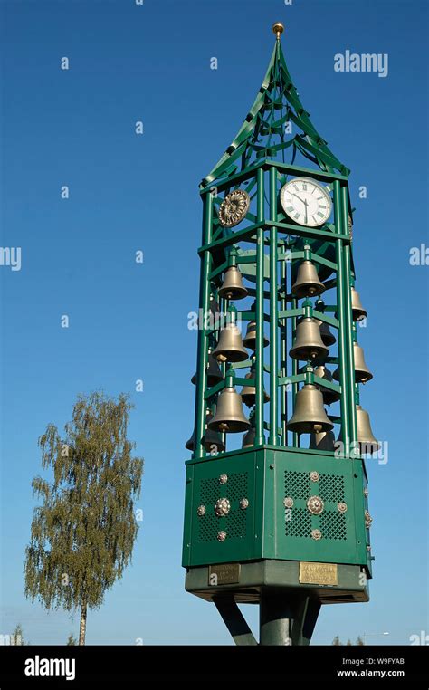 Clock tower chime: traffic (2) - sound effect