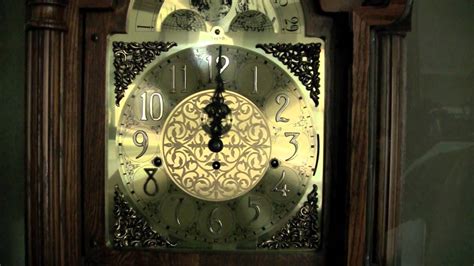 Wall clock strikes twelve - sound effect