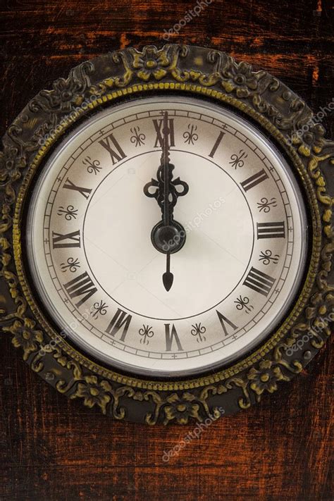 Antique clock strikes 12 o'clock - sound effect