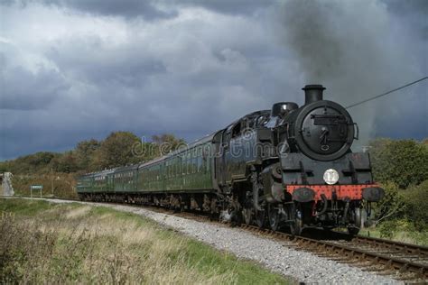 Steam locomotive is approaching and passing, quickly - sound effect