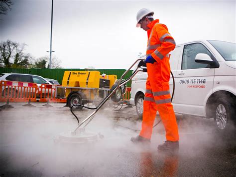 Road cleaner passing by - sound effect