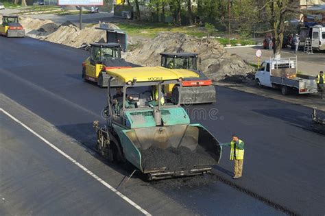 Road roller passing by - sound effect