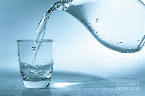 Water is quickly poured into a glass - sound effect