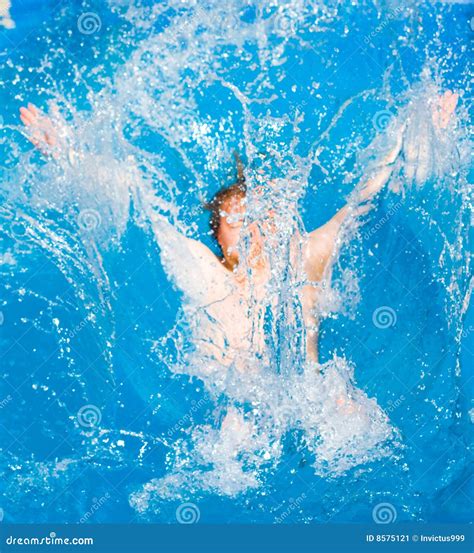 Man splashing in water - sound effect