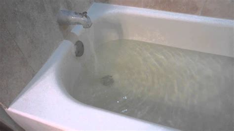 Bathtub fills with water (2) - sound effect
