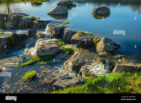 Water trickle on the pond - sound effect