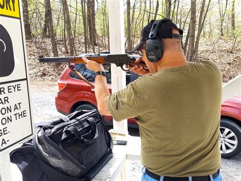 Rifle shooting 30-30 in the street, echo - sound effect