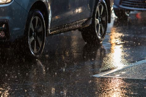 Two trucks driving on a wet road (fast) - sound effect