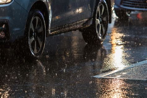 Two trucks driving on a wet road (fast) - sound effect